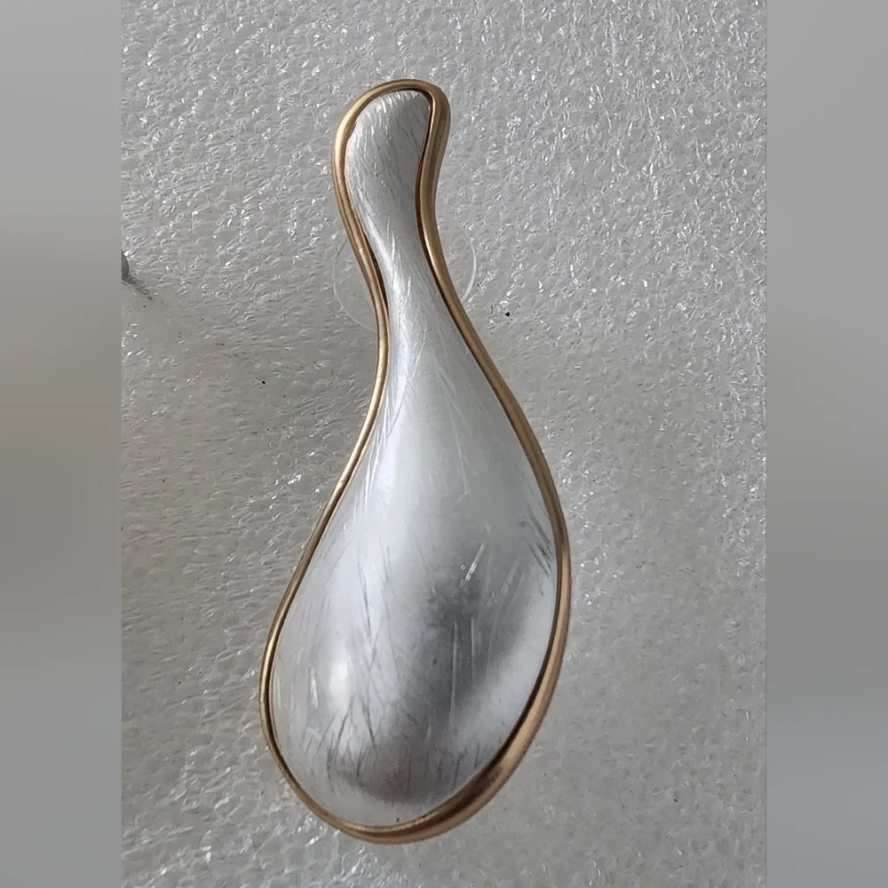 Fashion Jewelry Striking Geometric Gold Tear Drop Earrings - Picture 3 of 5
